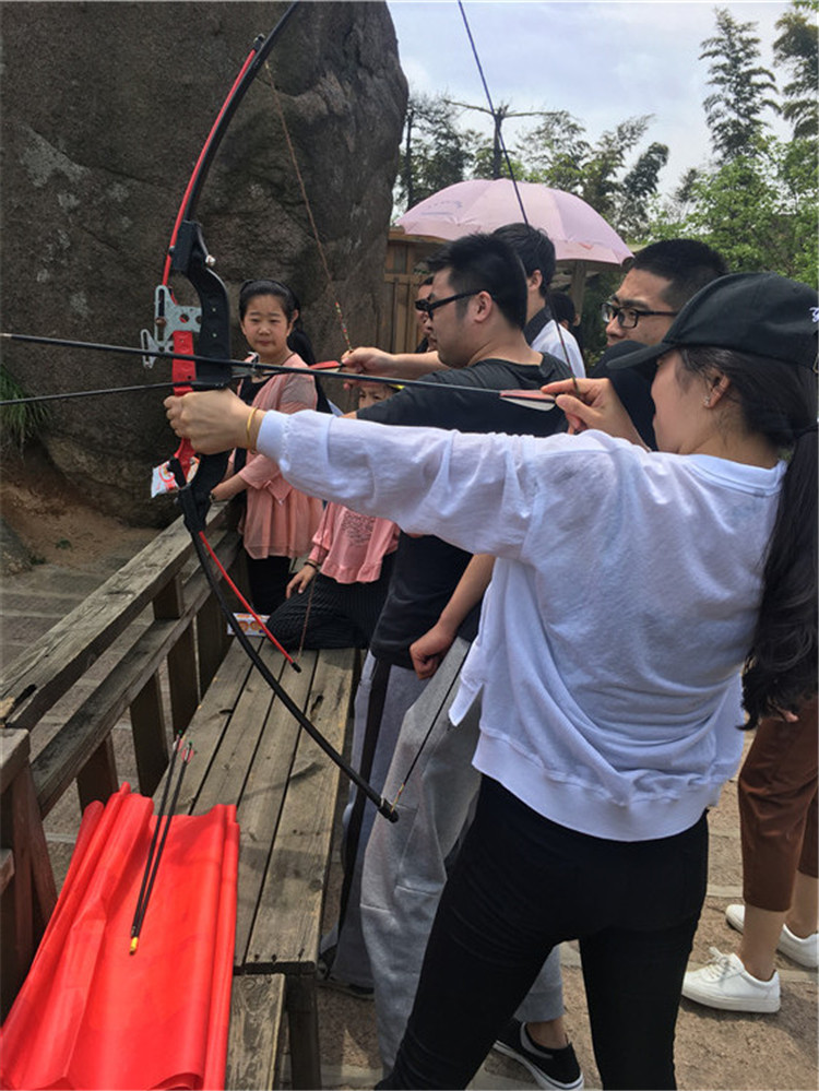 龙八国际装饰巨石山两日游之登山游览巨石山