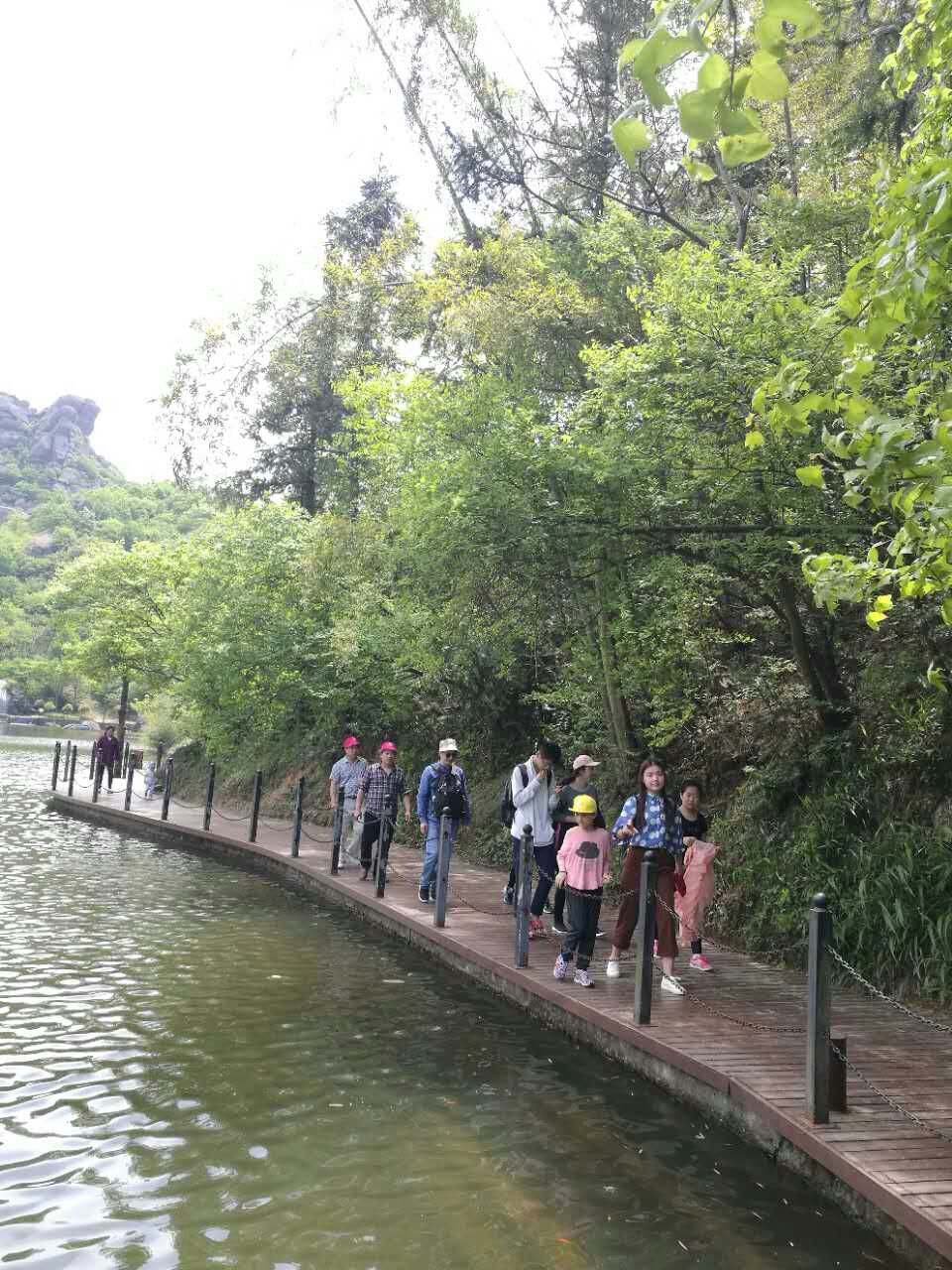 龙八国际装饰巨石山两日游之登山游览巨石山